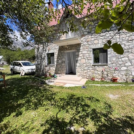 テス Bujtina Milani Bed & Breakfast エクステリア 写真