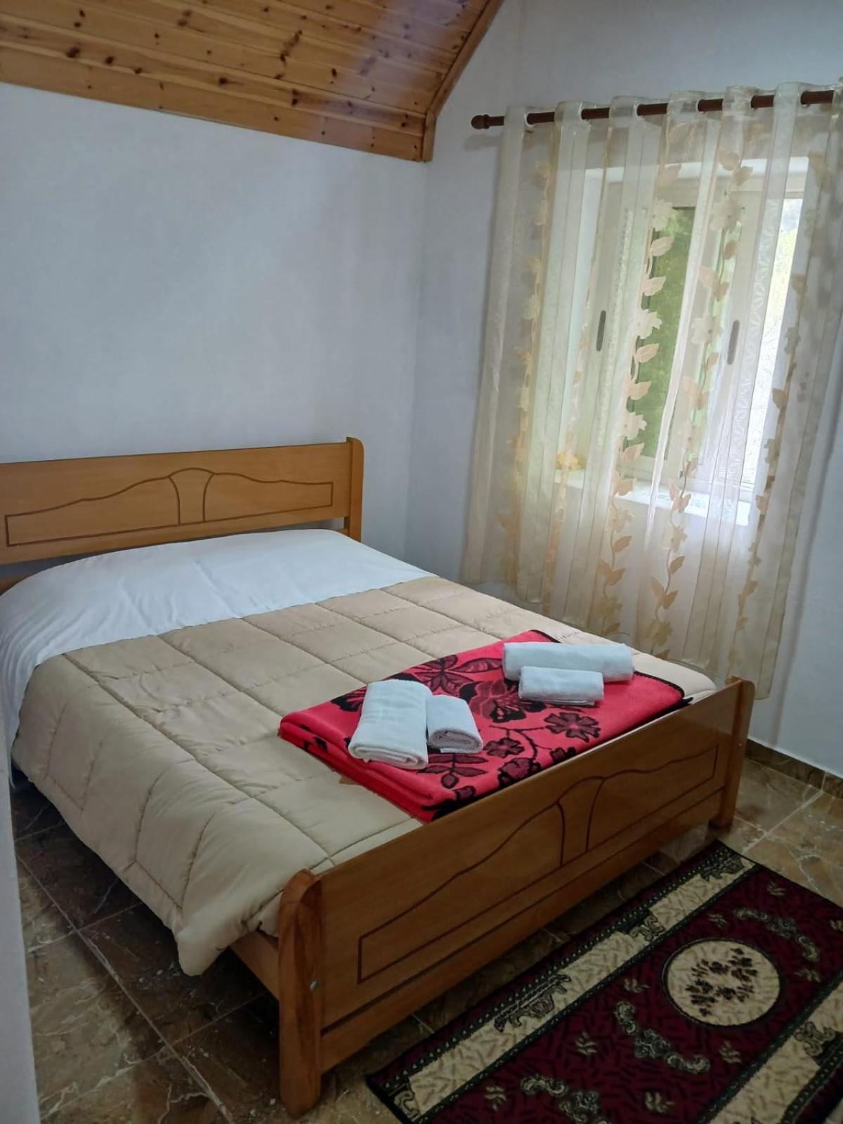 Shkodër Bujtina Milani Bed & Breakfast エクステリア 写真